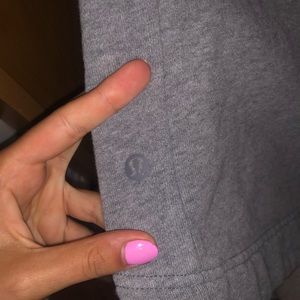 LULU LEMON ZIP UP HOODIE š